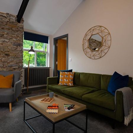 Spacious - Contemporary 2Br Apartment - Central Ambleside - Parking Buitenkant foto