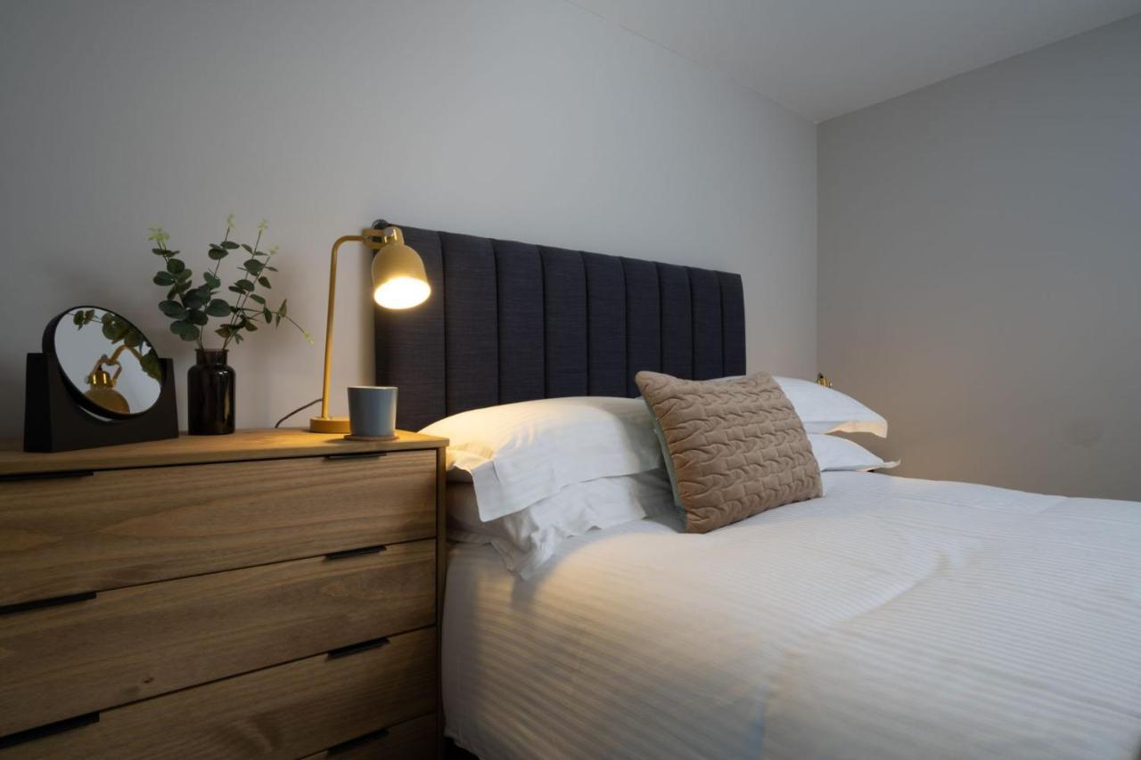 Spacious - Contemporary 2Br Apartment - Central Ambleside - Parking Buitenkant foto