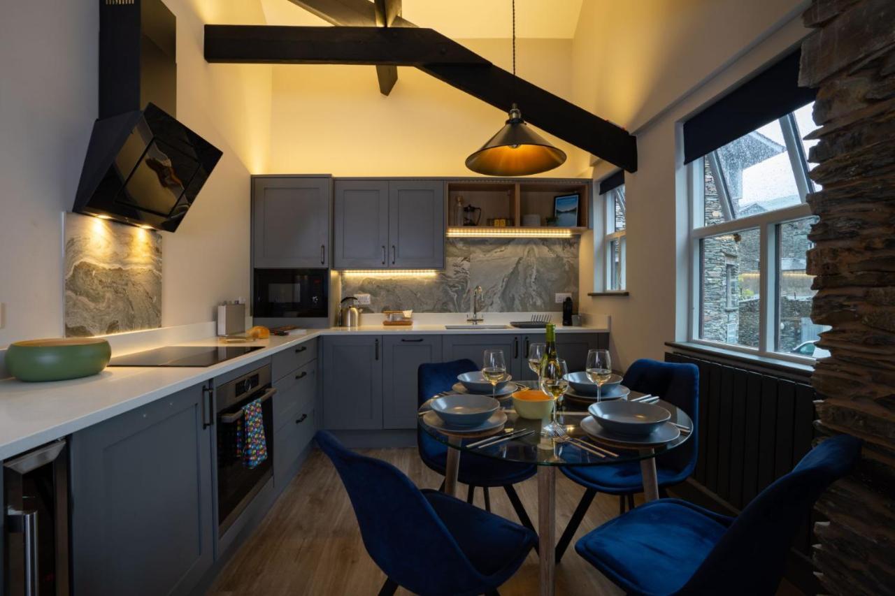 Spacious - Contemporary 2Br Apartment - Central Ambleside - Parking Buitenkant foto