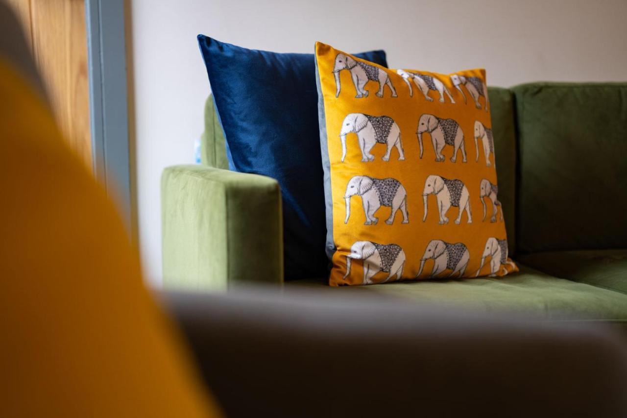 Spacious - Contemporary 2Br Apartment - Central Ambleside - Parking Buitenkant foto