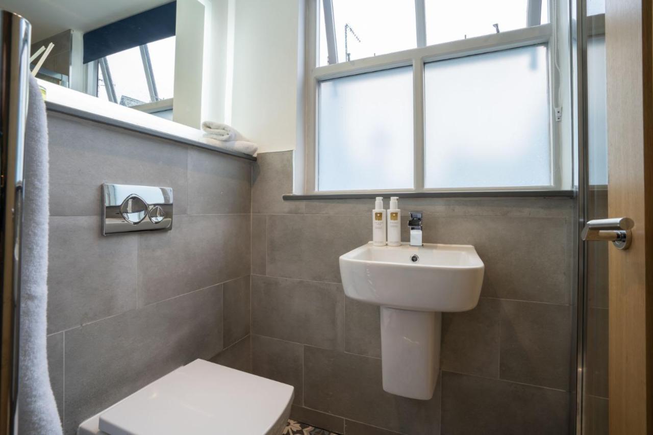 Spacious - Contemporary 2Br Apartment - Central Ambleside - Parking Buitenkant foto