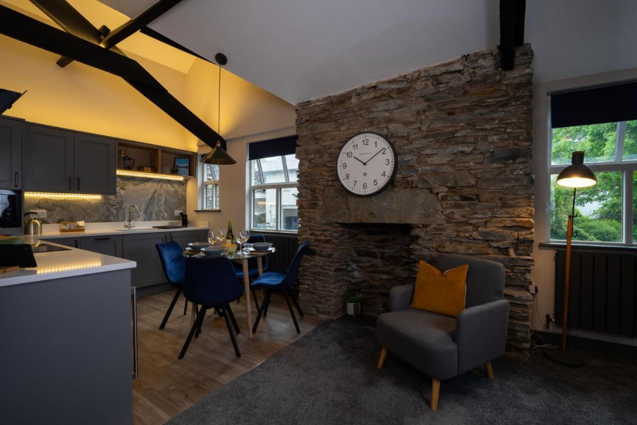 Spacious - Contemporary 2Br Apartment - Central Ambleside - Parking Buitenkant foto
