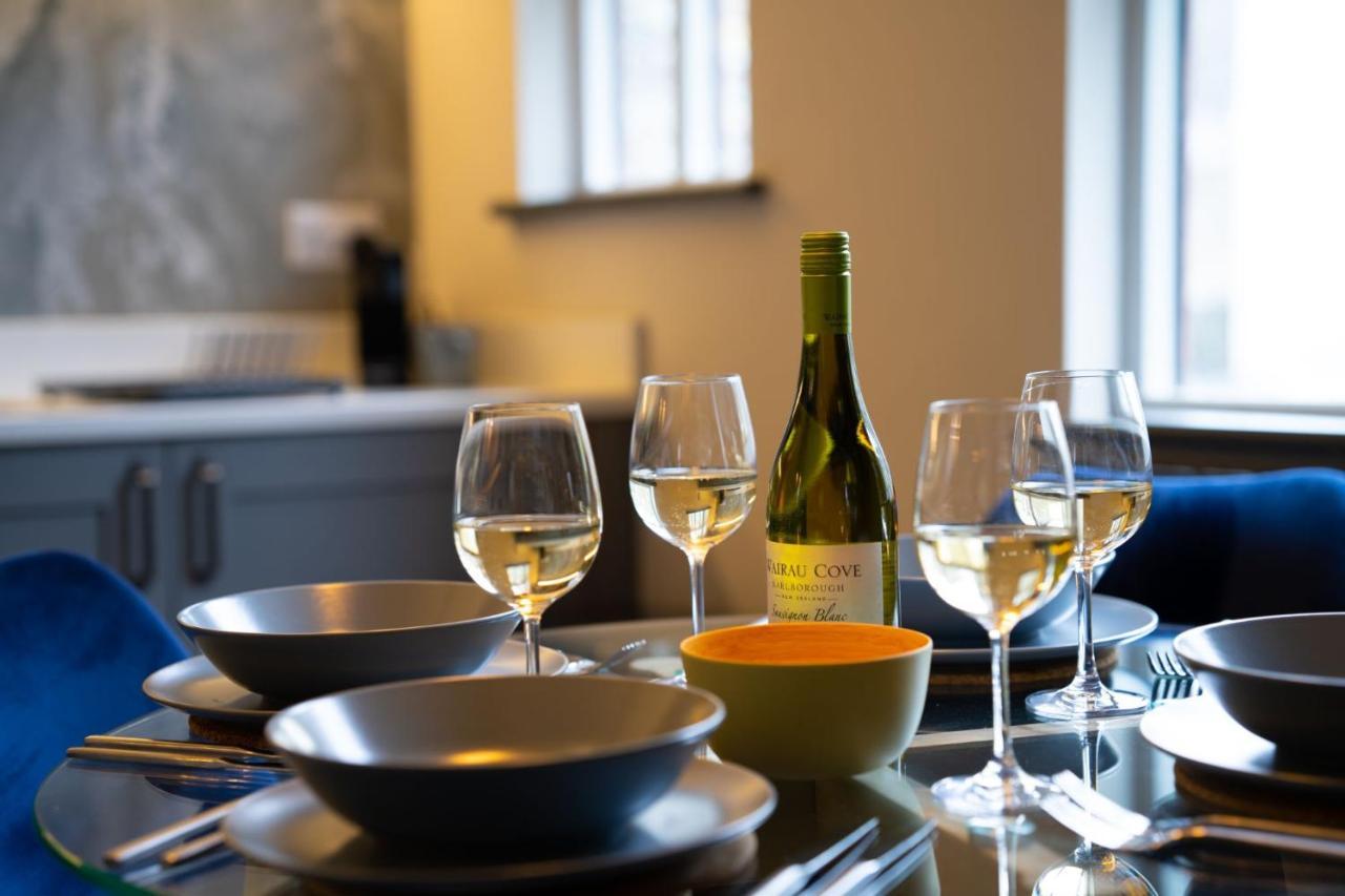 Spacious - Contemporary 2Br Apartment - Central Ambleside - Parking Buitenkant foto