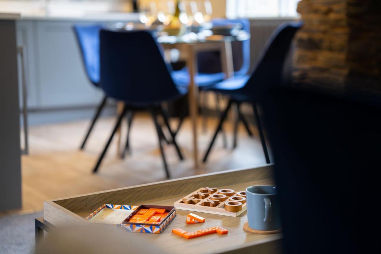 Spacious - Contemporary 2Br Apartment - Central Ambleside - Parking Buitenkant foto
