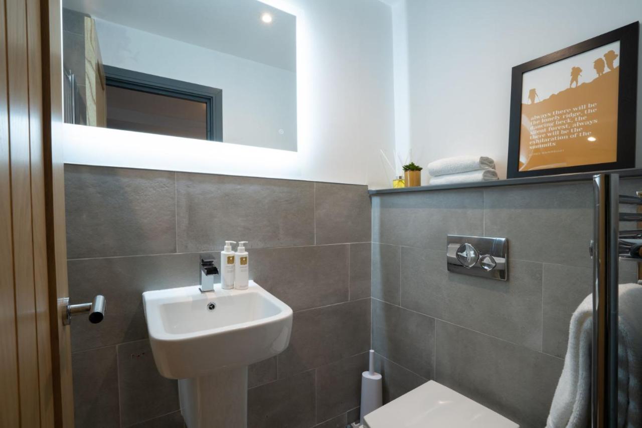 Spacious - Contemporary 2Br Apartment - Central Ambleside - Parking Buitenkant foto