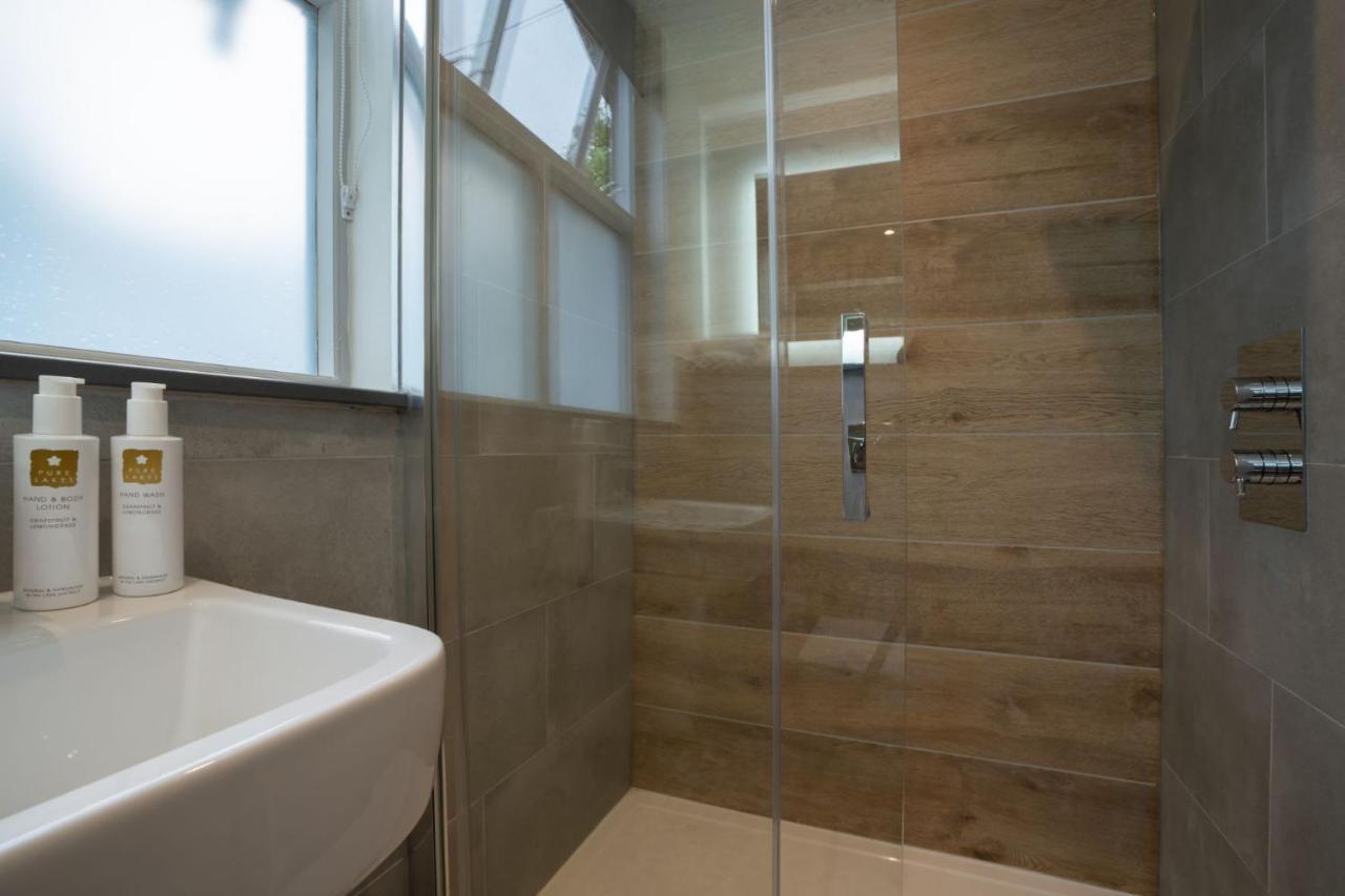Spacious - Contemporary 2Br Apartment - Central Ambleside - Parking Buitenkant foto