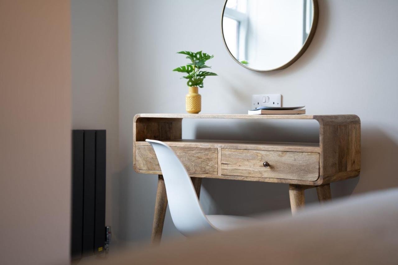 Spacious - Contemporary 2Br Apartment - Central Ambleside - Parking Buitenkant foto