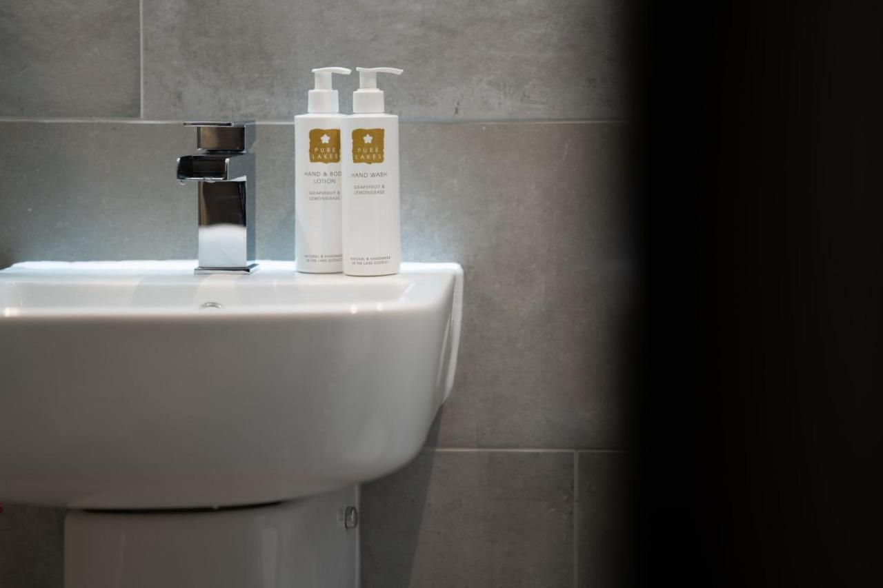 Spacious - Contemporary 2Br Apartment - Central Ambleside - Parking Buitenkant foto